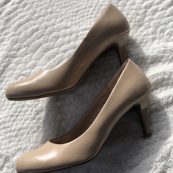 Comfort Plus Tan Heels - Picture 2 of 4